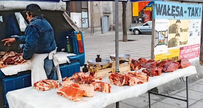 Mięso bez kartek, na każdej wręcz ulicy, Warszawa, 1990 r.