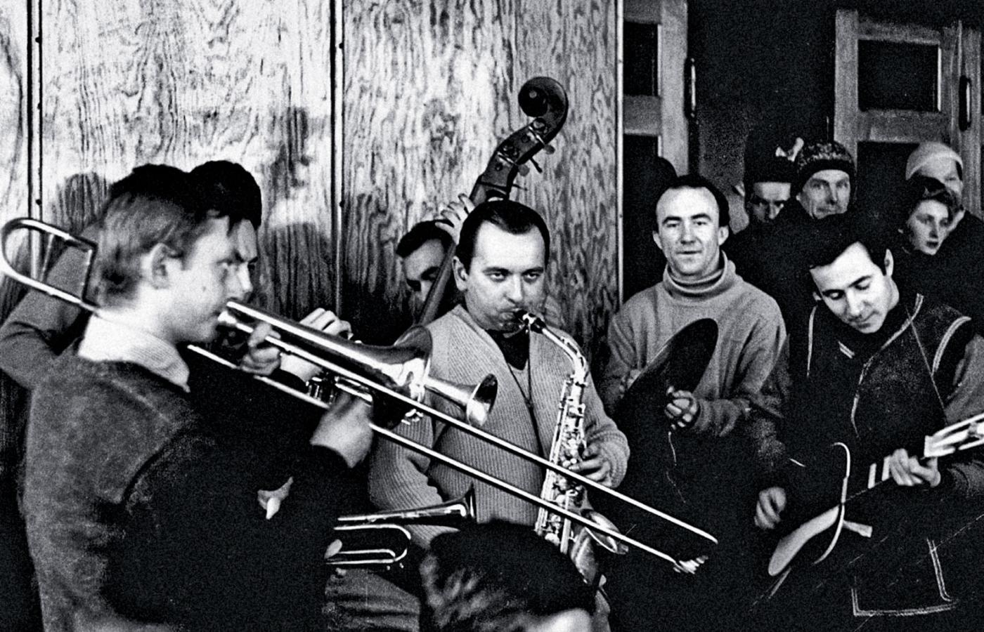 Jazz Camping na Kalatówkach, 1959 r. Od lewej: Zbigniew Namysłowski, Andrzej Kurylewicz, Zdzisław Orłowski, Jerzy „Duduś” Matuszkiewicz, Władysław Jagiełło, Adam Skorupka.