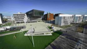 Cały kampus został stworzony z dbałością o najwyższe ekologiczne standardy, a każdy budynek został zaprojektowany przez inną pracownię architektoniczną z uwzględnieniem szczególnych potrzeb pracujących w jego ścianach studentów i wykładowców. Przestrzeń pomiędzy poszczególnymi obiektami nie jest odgrodzona, dzięki czemu mogą z niej korzystać wszyscy wiedeńczycy. Znajdują się tu między innymi dwie fontanny, 53 specjalnie zaprojektowane ławki i 231 drzew.