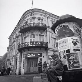 Kamienica Złoty Róg w roli banku Kramera w filmie „Vabank”.