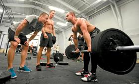 Trening w jednym z warszawskich klubów crossfit