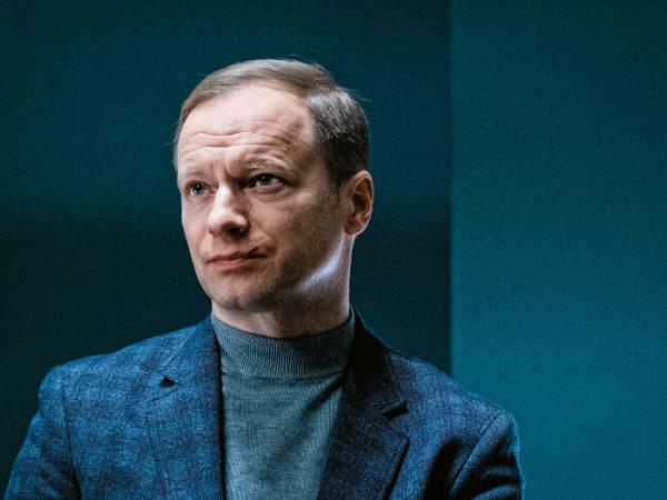 Maciej Stuhr w drugim sezonie serialu „Szadź”.