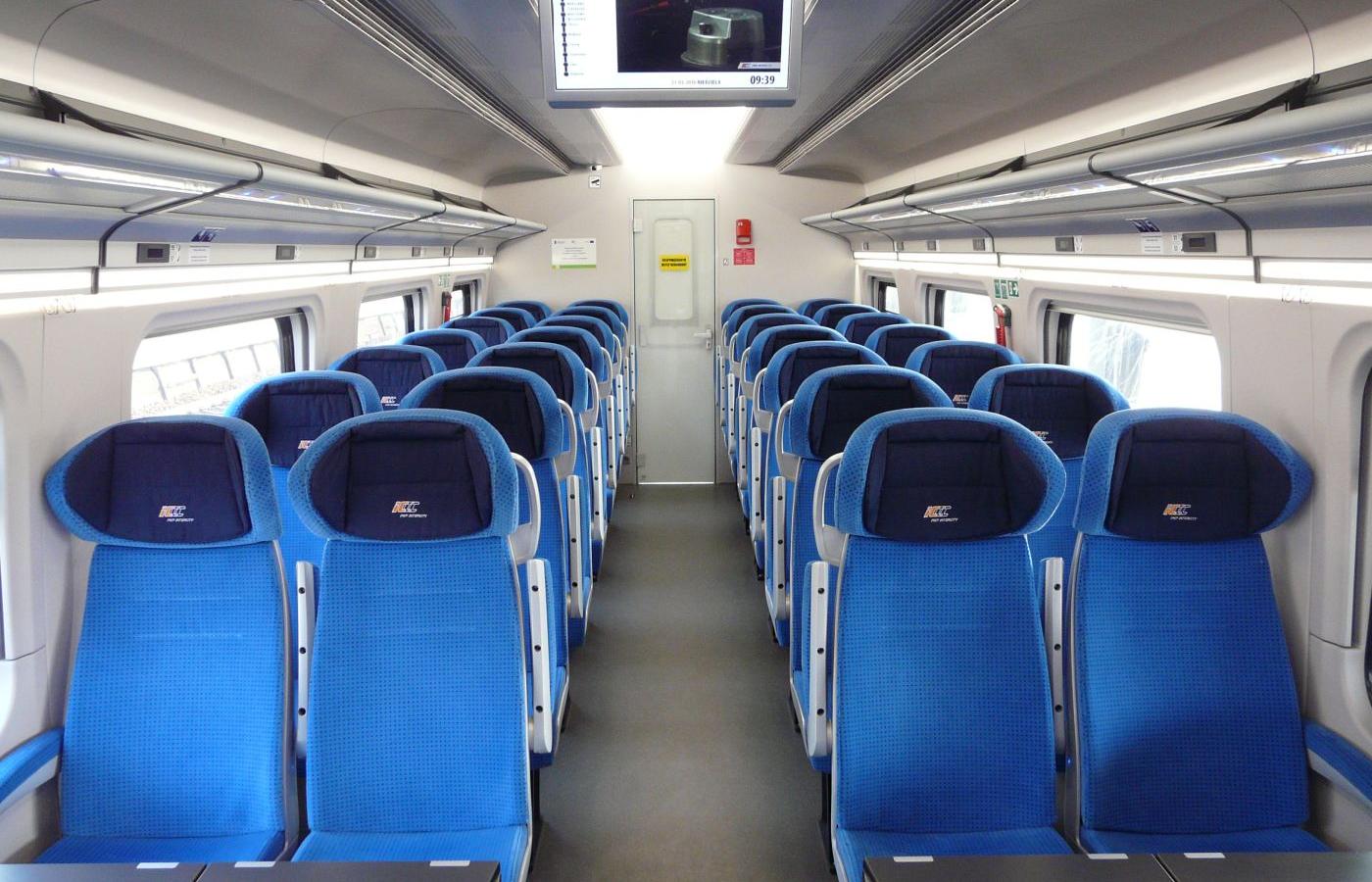 Pociąg PESA DART PKP Intercity kursujący w kategorii IC
