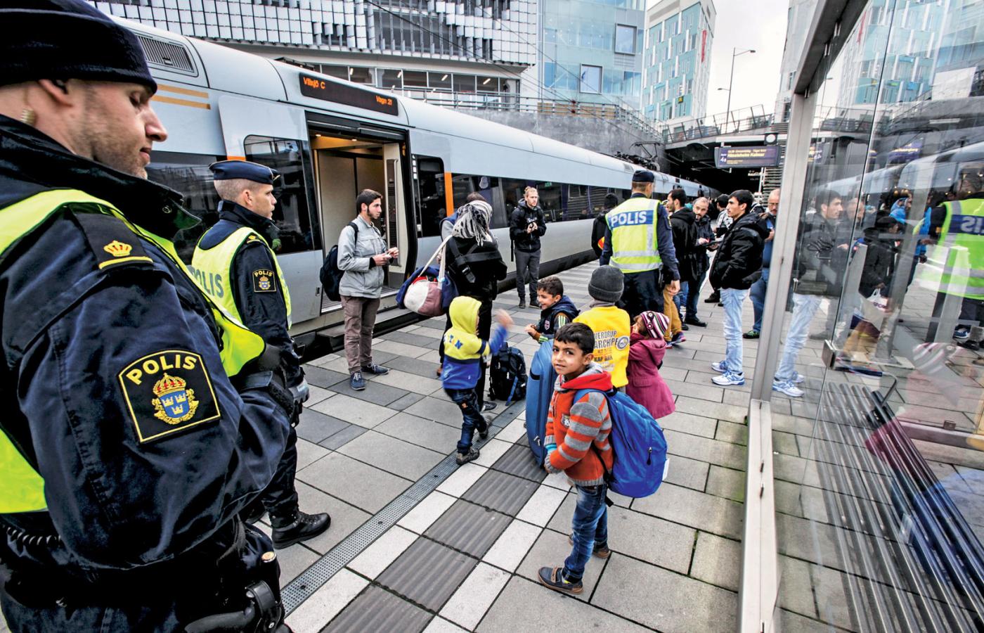 Aż dwie trzecie teraz wyjeżdżających urodziło się poza granicami Szwecji.