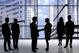 Udział kobiet w radach nadzorczych stu największych niemieckich przedsiębiorstw to niewiele ponad 15 proc., w zarządach – niespełna 5 proc.