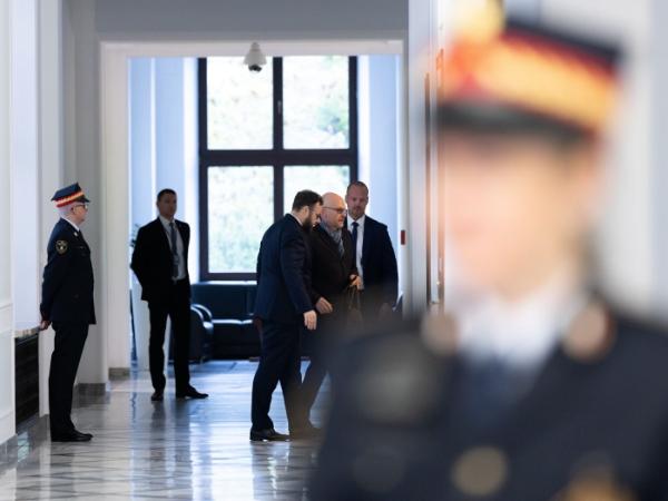 Maciej Berek w Sejmie przed złożeniem ślubowania