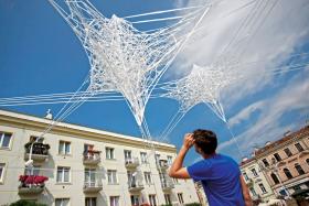 Kielce – budowa instalacji autorstwa Ludwiki Ogorzelec „Taniec Czarownic”.