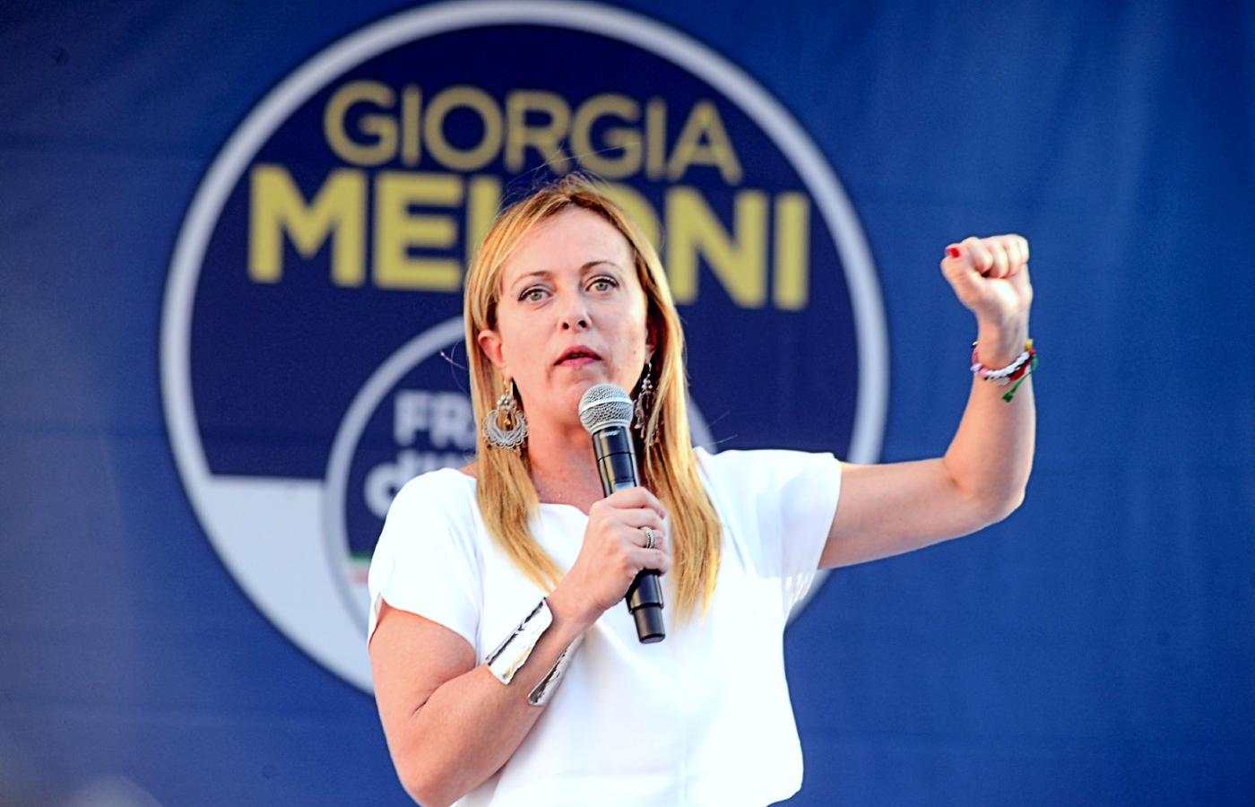 Giorgia Meloni zostanie najpewniej szefową nowego włoskiego rządu i będzie pierwszą kobietą na tym stanowisku od utworzenia republiki po II wojnie światowej.