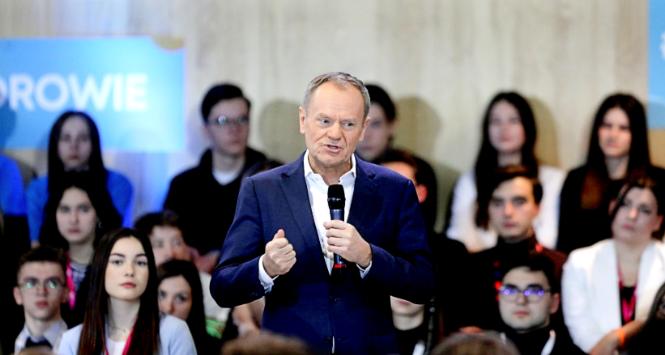 Donald Tusk na spotkaniu z młodzieżą Meet Up w Warszawie, 10 grudnia 2022 r.