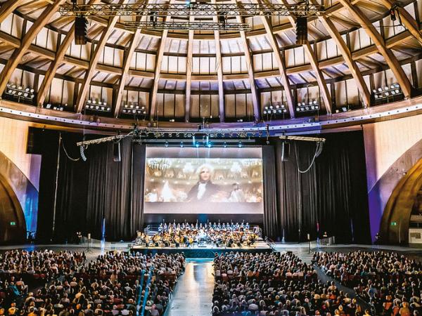 Wrocławskie Nowe Horyzonty, pokaz filmu „Amadeusz” z orkiestrą i chórem w Hali Stulecia