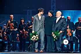 Johny Greenwood z Radiohead, dyrygent Aukso Marek Moś i Krzysztof Penderecki.