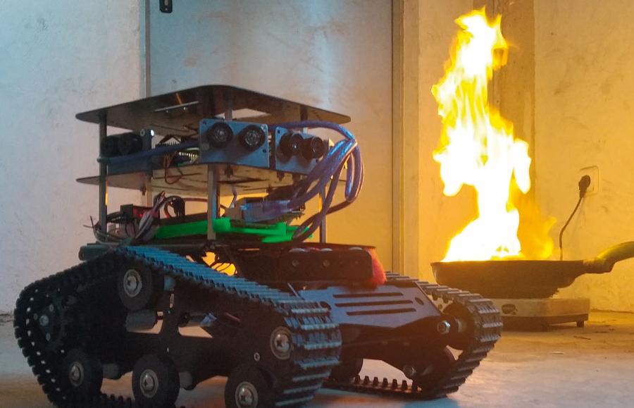 Prototyp robota mającego wesprzeć strażaków.