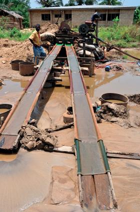 Nielegalna kopalnia Isaaca i Hadjiego.