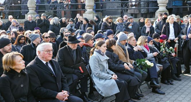 Uroczystość pogrzebowa na Cmentarzu Żydowskim w Warszawie