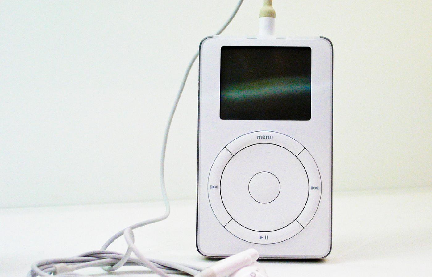 Zawrotne wartości osiągają stare modele iPodów. Za odtwarzacz drugiej generacji z 2002 roku możemy dostać na eBayu nawet 20 tys. dolarów, czyli prawie 97 tys. złotych.