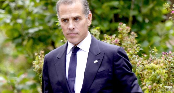 Hunter Biden opuszcza sąd w Wilmington, 11 czerwca 2024 r.