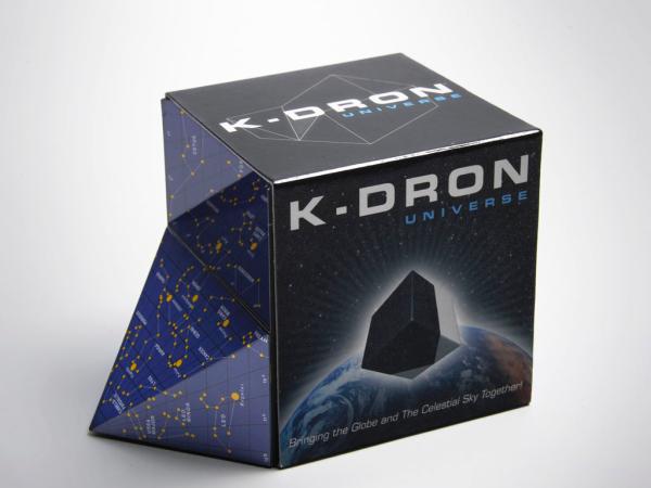 K-dron w pudełku. Drugie oblicze globusu stanowi odwzorowanie Układu Planetarnego