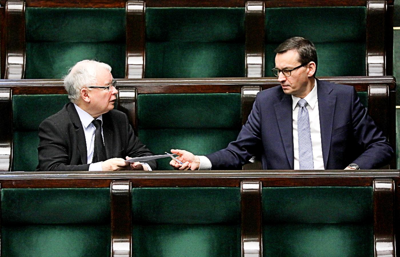 Prezes PiS i wicepremier Jarosław Kaczyński oraz premier Mateusz Morawiecki. Sejm, kwiecień 2020 r.