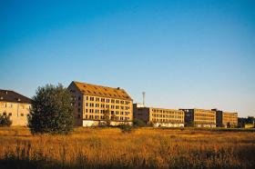 W sowieckim garnizonie stacjonowało 20 tys. ludzi, dziś w Bornem mieszka 4 tys. osób. Wiele obiektów wojskowej infrastruktury czeka na nowy przydział.