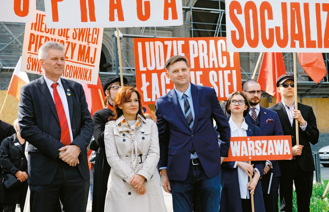 Warszawa, 1-majowy wiec PPS. Od lewej: szef partii Wojciech Konieczny, Gabriela Morawska-Stanecka i Andrzej Rozenek.