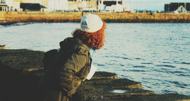 45 proc. szkockich uczennic i studentek nie zawsze stać na zakup podpasek czy tamponów.