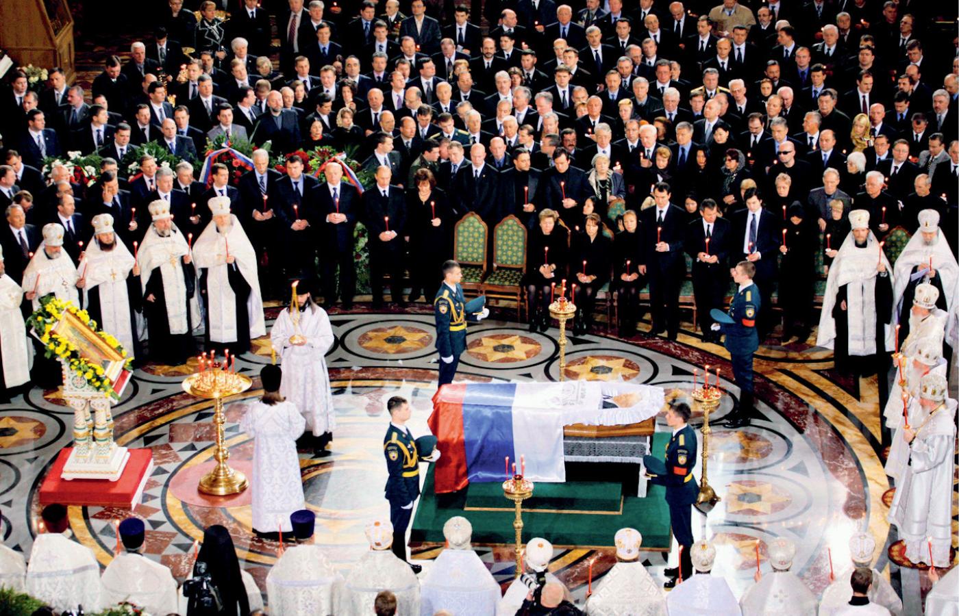 Pogrzeb Borysa Jelcyna. Cerkiewny ceremoniał – jeden z symboli państwa, próbującego
odnaleźć swoją tożsamość.