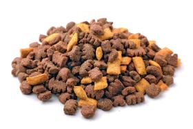 W Warszawie Inspekcja przebadała laboratoryjnie 6 partii karm dla zwierząt. Zakwestionowała połowę z nich.