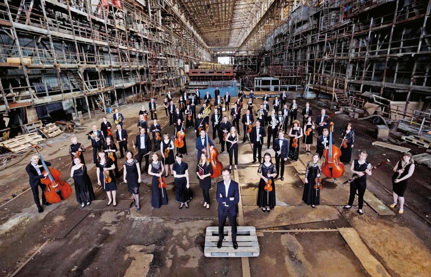Kijowska Symfoniczna Orkiestra koncertowała w kwietniu 2022 r. w Filharmonii Narodowej w Warszawie.