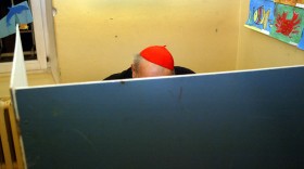 „W Polsce biskupi straszą swe owce na potęgę. Satanizmem i eutanazją, in vitro i upadkiem rodziny i narodu wskutek spisku gejów”.