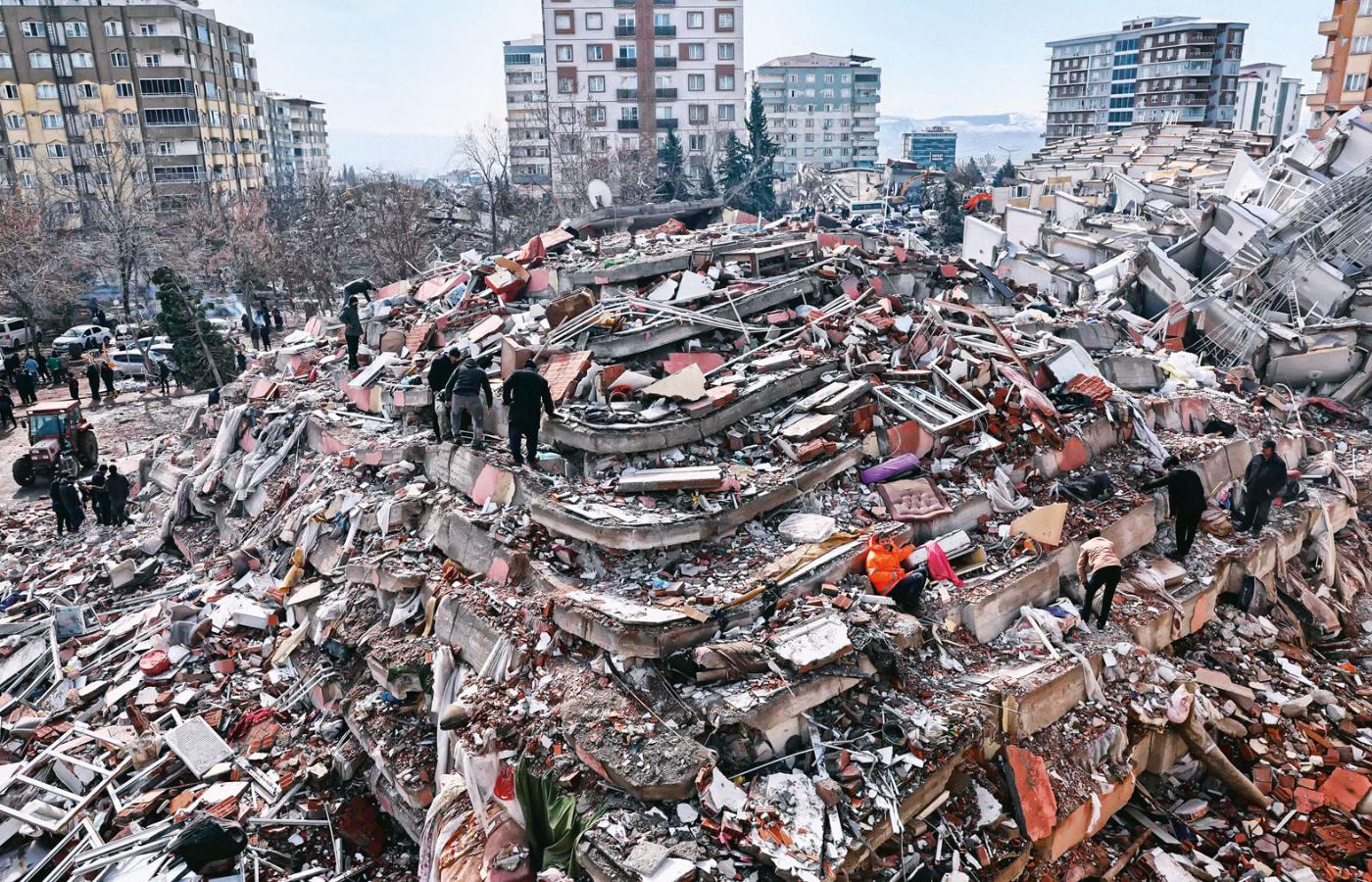 W Gaziantep pod gruzami zniknęły całe dzielnice.
