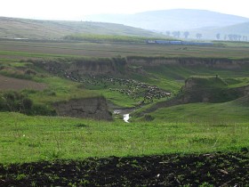 Pasterska dolina ciągnie się aż do słynnych winnic Cotnari