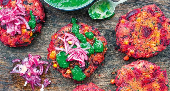 Niemięsny burger z botwinką