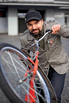 Wielu nie może darować Klinowskiemu, który w kampanii obiecywał pracę młodym, wykształconym wadowiczanom, że wszystkie panie z jego sztabu pochodzą z Krakowa.