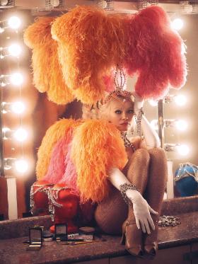 Pamela Anderson w roli tancerki rewiowej Shelly w filmie „The Last Showgirl” Gii Coppoli, 2024 r.