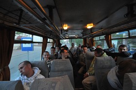 Wyjazd na dyskotekę. O godzinie 20. jak zawsze w piątek,  rusza w kilkudziesięciokilometrową trasę specjalny autobus. Powrotny nad ranem. 1 maja 2009