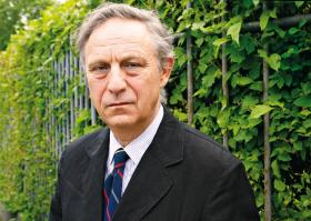 Krzysztof Piesiewicz – adwokat, scenarzysta filmowy i wieloletni senator.