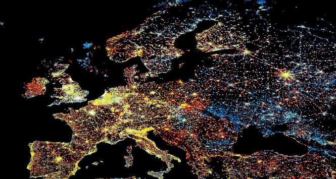 Nocne zdjęcie Europy wykonane z kosmosu.
