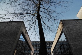 Poznańskie Collegium Novum autorstwa trzech architektów – Lecha Sternala, Witolda Milewskiego i Zygmunta Skupniewicza...