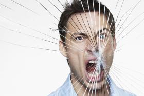 „Politycznie autoryzowana agresja po latach bezkarności zainfekowała większość sceny politycznej”.