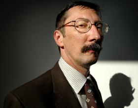 Z akademickiej niszy wyszedł w 2000 r., gdy Paweł Machcewicz wziął go do Biura Edukacji Publicznej w budowanym wtedy IPN.