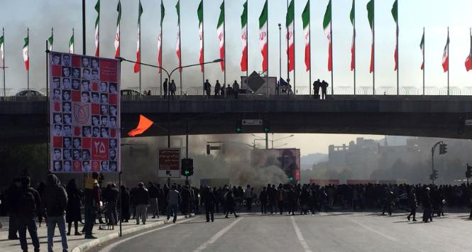 Protest w Isfahanie przeciwko podwyżce cen paliw