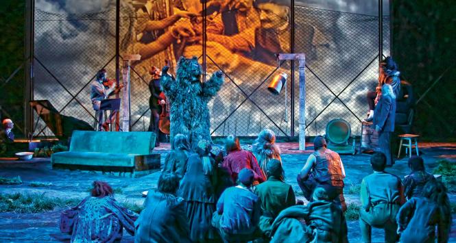 „Suplement” Pana Tadeusza w reż. Piotra Cieplaka. Spór polsko-polski trwa do dzisiaj, tylko już nie wiadomo, czy chodzi o zamek, o psy czy wszystko naraz.