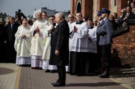 Częścią systemu budowanego przez PiS jest Kościół, o ile tylko mu się podporządkowuje.