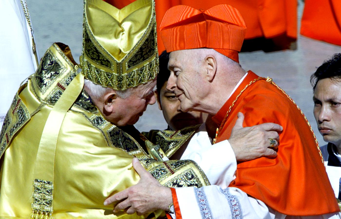 Papież Jan Paweł II i Theodore McCarrick, 2001 r.