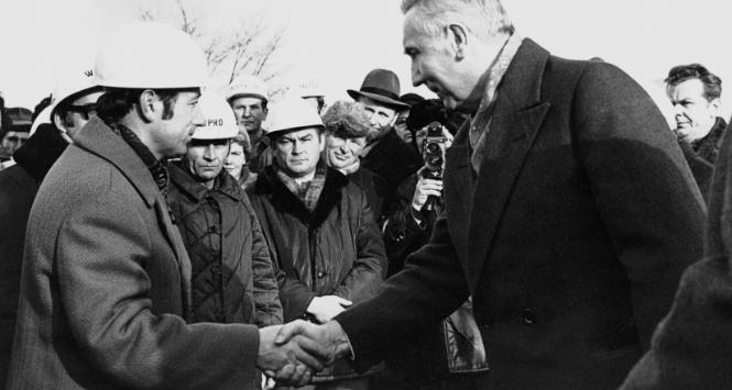 Edward Gierek przy budowie Wisłostrady. 1974 r.