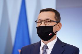 Morawiecki, grożąc zawetowaniem unijnego budżetu: chce spacyfikować „zapędy” Parlamentu Europejskiego. Nawet za cenę kompromitacji, jaką jest utrwalenie wizerunku Polski jako kraju deklarującego nieprzestrzeganie zasady praworządności.