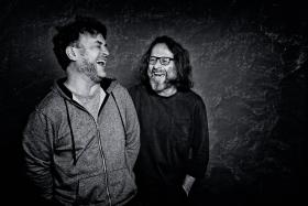 Maciej Łubieński i Michał Walczak, nominowani w kategorii Teatr. Ich „Pożar w Burdelu” to nie tylko nowa jakość w rozrywce, teatrze, ale przede wszystkim wentyl dla rzeczywistości – to na ich spektaklach lęk przed wojną, śmiercią i zmianami na świecie możemy rozładować śmiechem. Czytaj więcej »