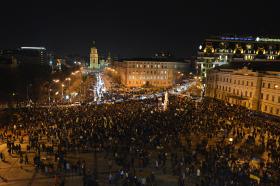 Na starcie Majdan określił żądania: dymisja prezydenta, ukaranie winnych pobicia studentów, dymisja rządu.