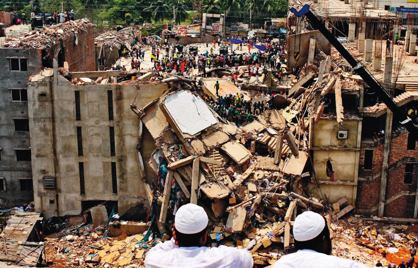 Ruiny fabryki ubrań w Bangladeszu.