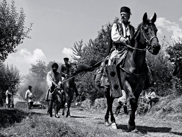 Radu Jude XIX-wieczną historię wykorzystuje do zarysowania współczesnych stosunków społecznych.